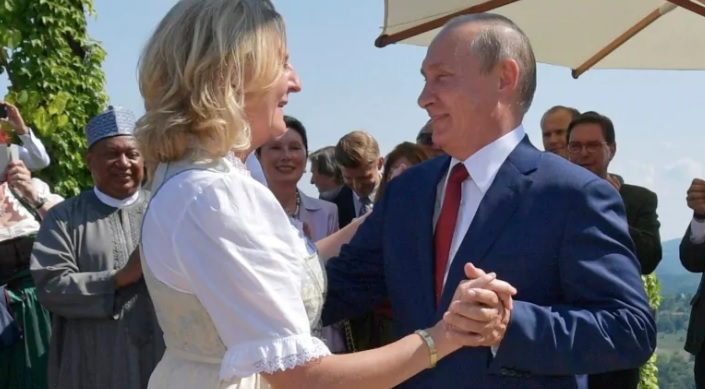 Video Dansa Putin dengan Menlu Austria Dikritik