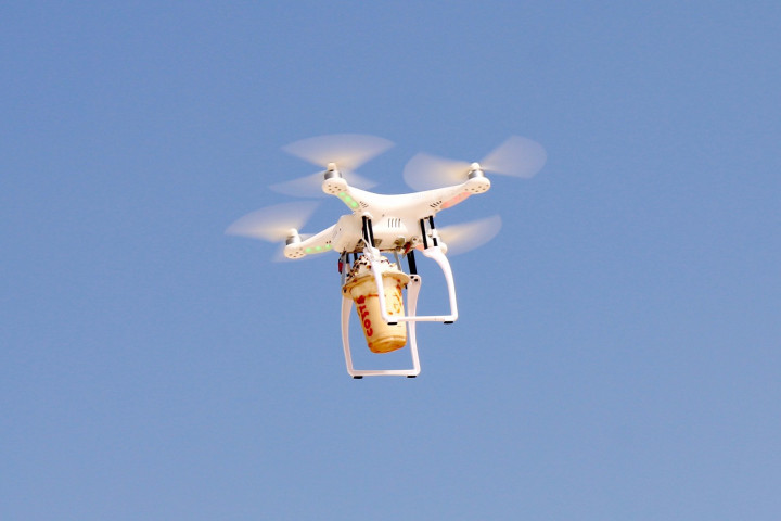 IBM Patenkan Drone Pengantar Minuman