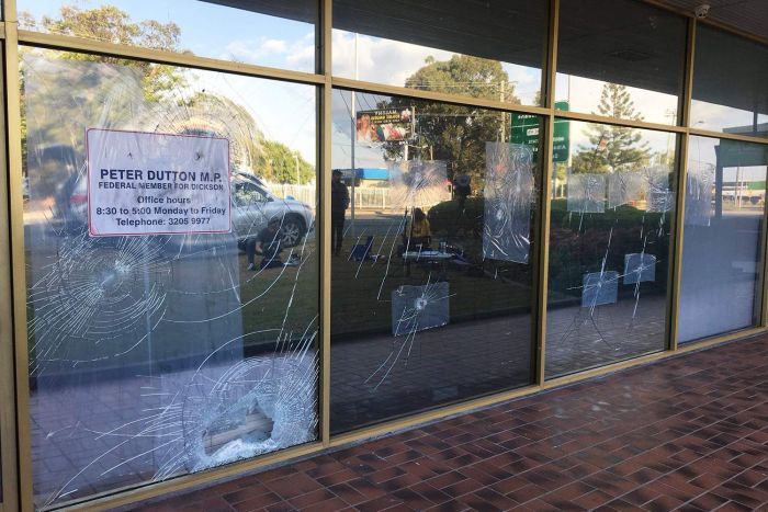 Kantor Pesaing PM Australia Dilempari Batu