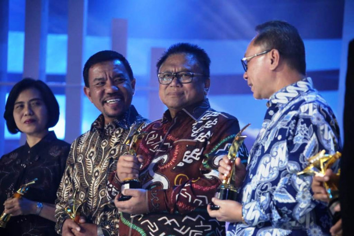 Ketua DPD Terima Anugerah Utama Gatra Kencana 2018