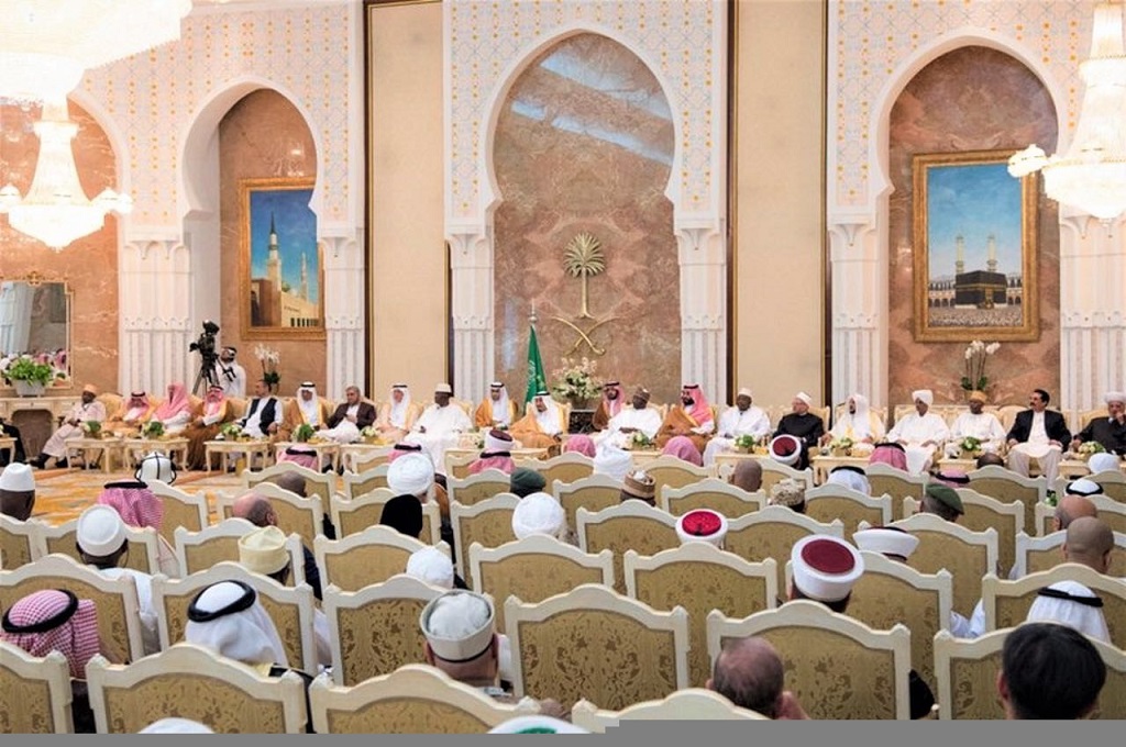 Raja Salman dan Putera Mahkota Mohammed bin Salman menyambut para tokoh dari seluruh dunia di Istana Raja Mina Makkah al-Mukarramah. (Foto: KBRI Riyadh)