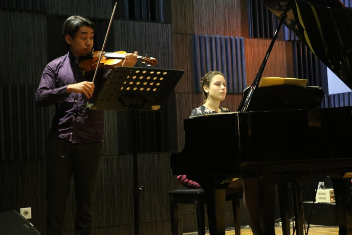 Duet Musisi Belanda Meriahkan Panggung The Papandayan