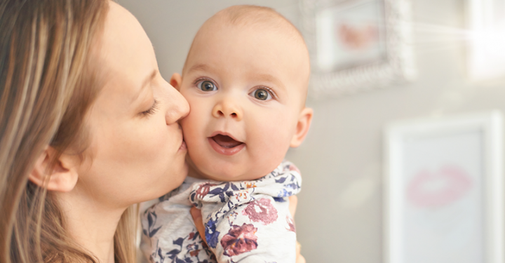 Tiga Manfaat Pelukan Bagi Bayi, Salah Satunya Bantu Tingkatkan Fungsi Otak