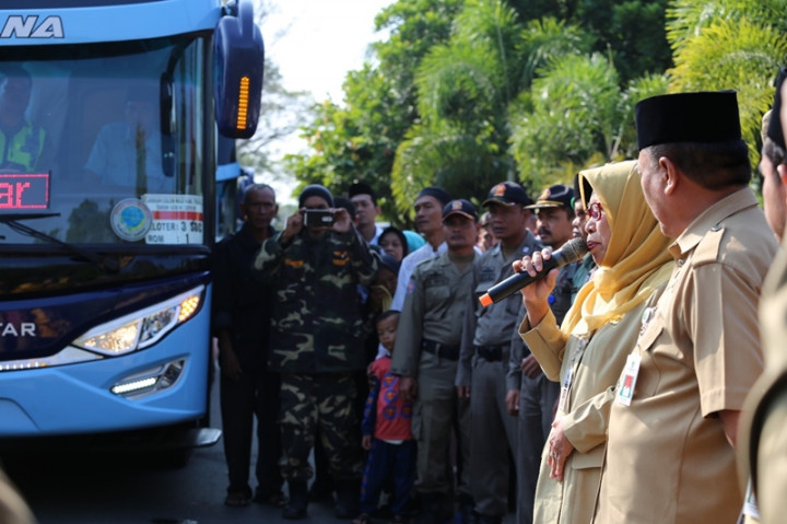 Jemaah Haji Tegal Tiba di Kampung Halaman Malam Ini