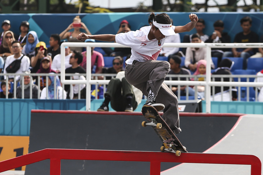 Sanggoe Dharma Tanjung Tambah Perak dari Skateboard