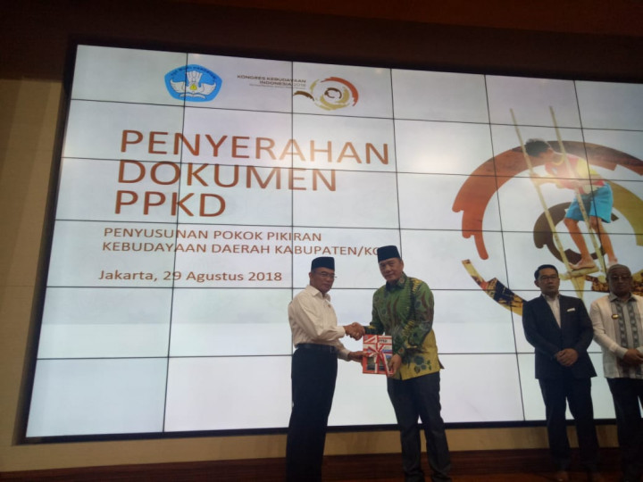 Guru di Sekolah Tidak Boleh 100% PNS