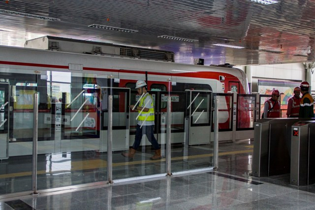 LRT Jakarta Diuji Operasi