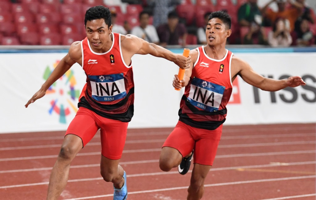 Lalu Muhammad Zohri (kiri) tampil di babak final nomor estafet 4x100 meter putra (Foto: INASGOC/Antara/Andika Wahyu)