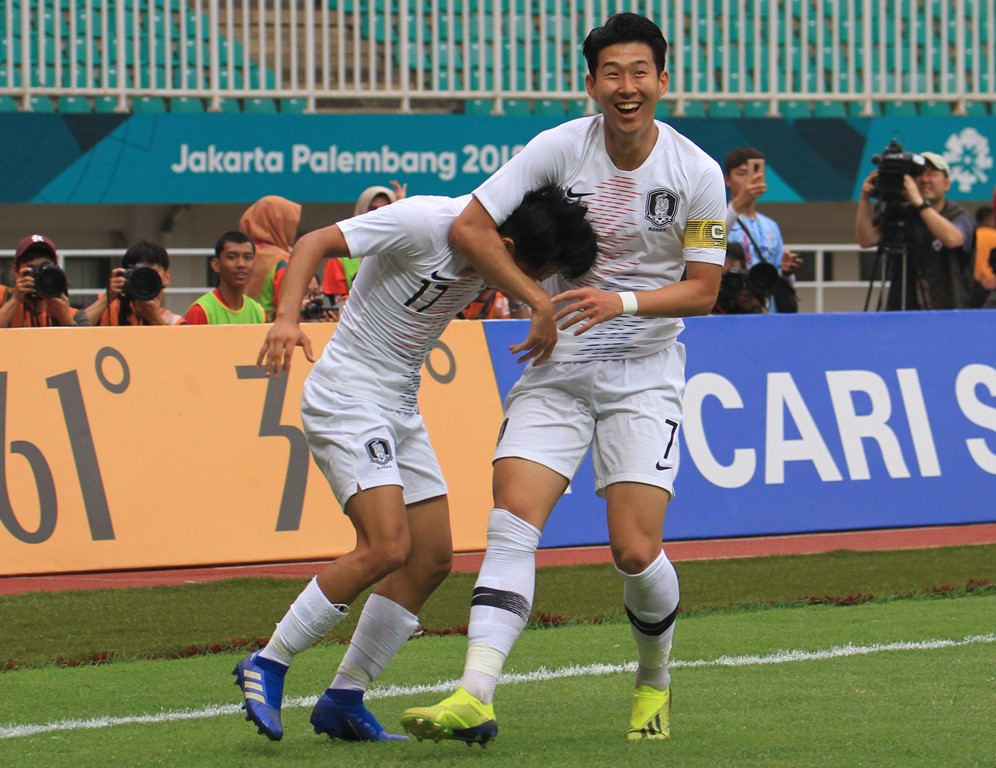 Heung Min Son (kanan). (Foto: INASGOC/ANTARA/HERY SUDEWO)