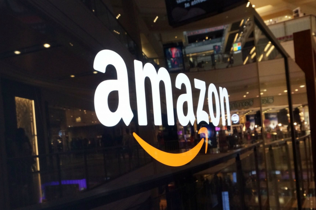 Amazon disebut sebagai saluran penjualan online dengan penjualan smartphone terbanyak di Amerika Serikat.