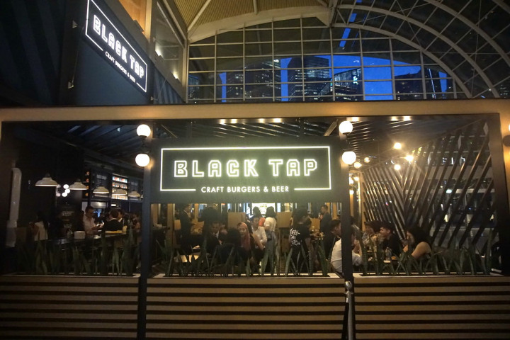 Kemeriahan Pesta Pembukaan Restoran Black Tap Milik 