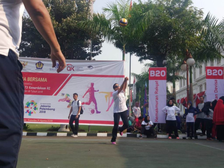 Sri Mulyani Kalah Main Voli