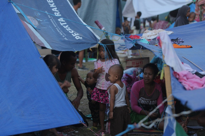 Anak-anak Korban Gempa Divaksin