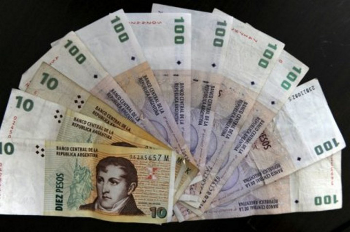 Peso Argentina Jatuh 108% terhadap USD