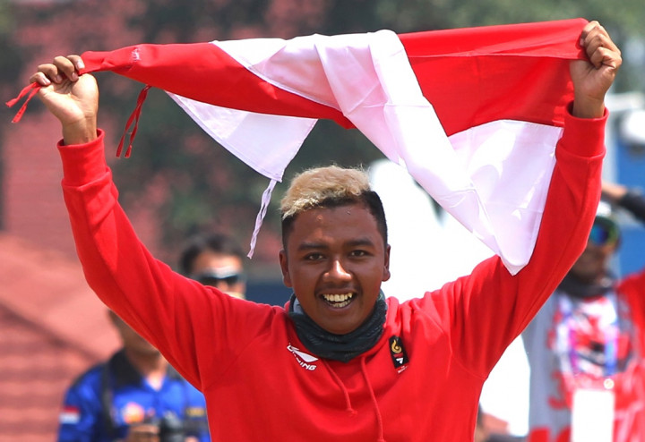 Atlet Paralayang Diarak Keliling Kota Batu