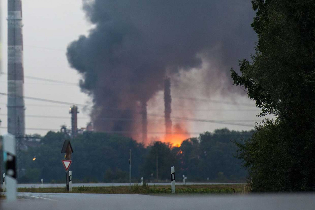 Kilang Minyak Jerman Meledak, Ribuan Warga Dievakuasi