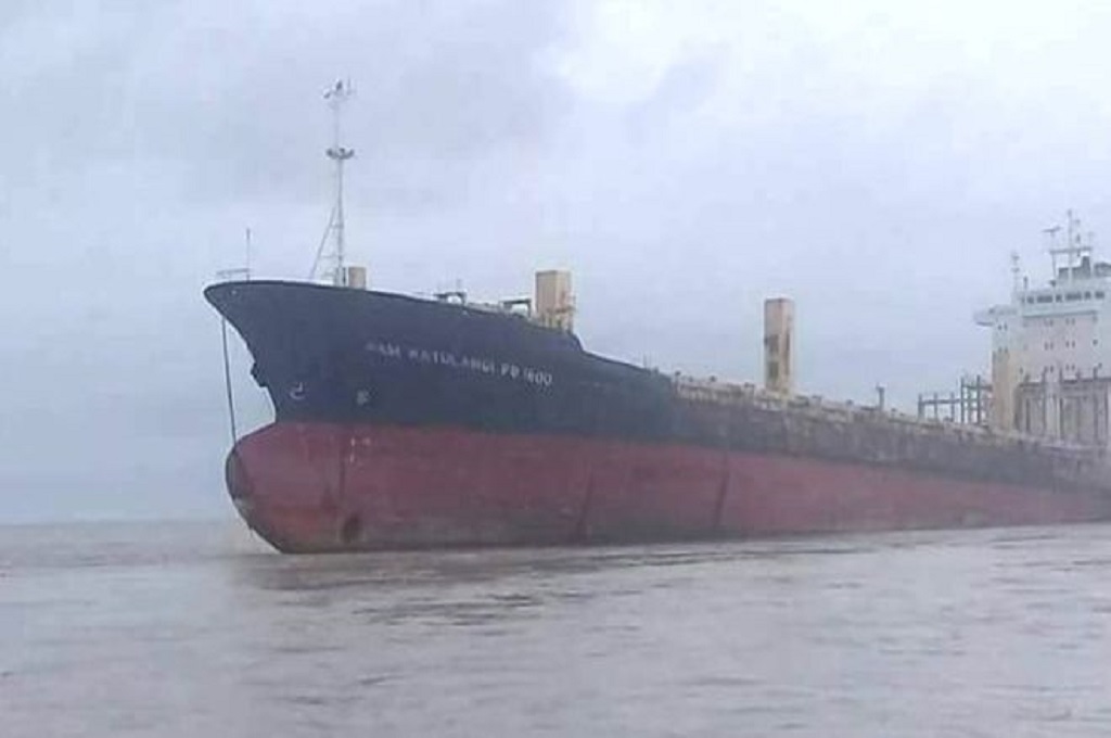 Kapal Sam Ratulangi PB 1600 berada di perairan Myanmar. (Foto: YANGON POLICE/FACEBOOK)