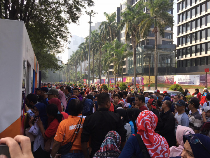 Warga Serbu Loket Tiket Asian Fest