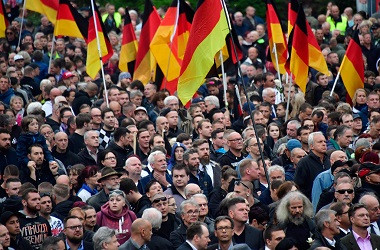 Pendukung dan Penentang Imigran Berdemo di Chemnitz Jerman
