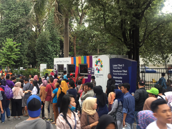 Warga Masih Mengantre Tiket Asian Fest