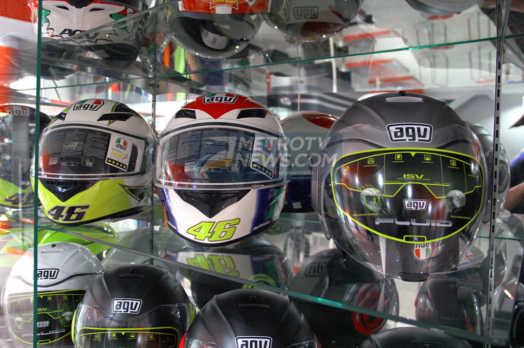 Ukuran helm yang tak sesuai bisa diakali dengan custom busa helm. Dok. Medcom