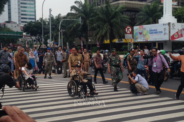 Anies Resmikan Pelican Crossing Halte BI