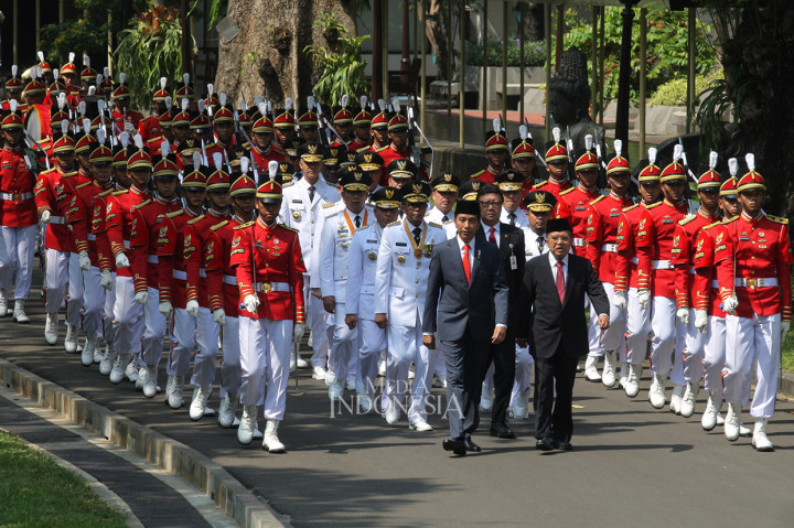 Jokowi Lantik 9 Gubernur dan Wakil Gubernur Terpilih di Istana