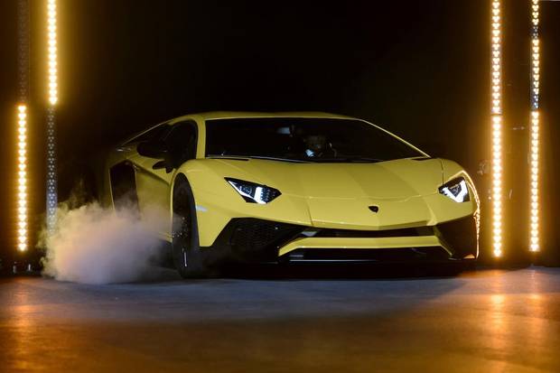 Pajak Mobil Mewah Bisa Mencapai 195%