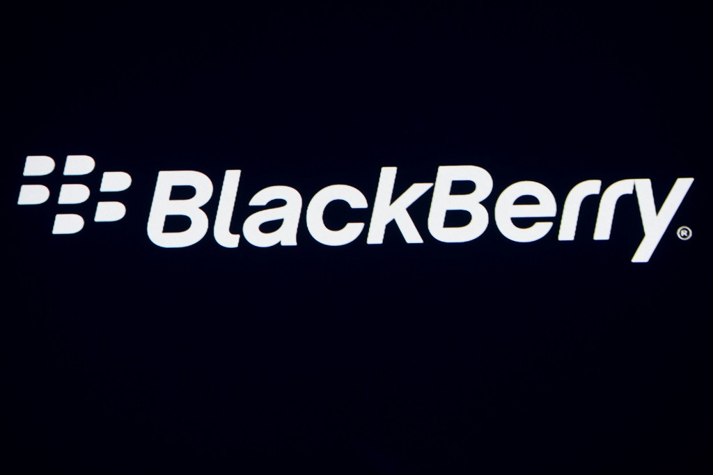 Facebook menuntut BlackBerry atas pelanggaran paten. (AFP PHOTO / Josep LAGO)