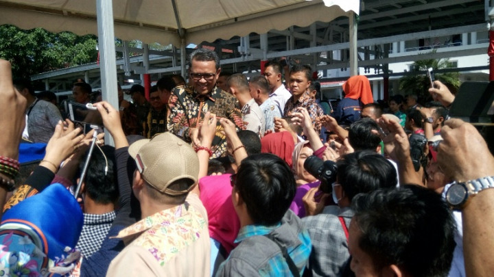 Gubernur Sulsel Nurdin Abdullah Disambut Ribuan Relawan