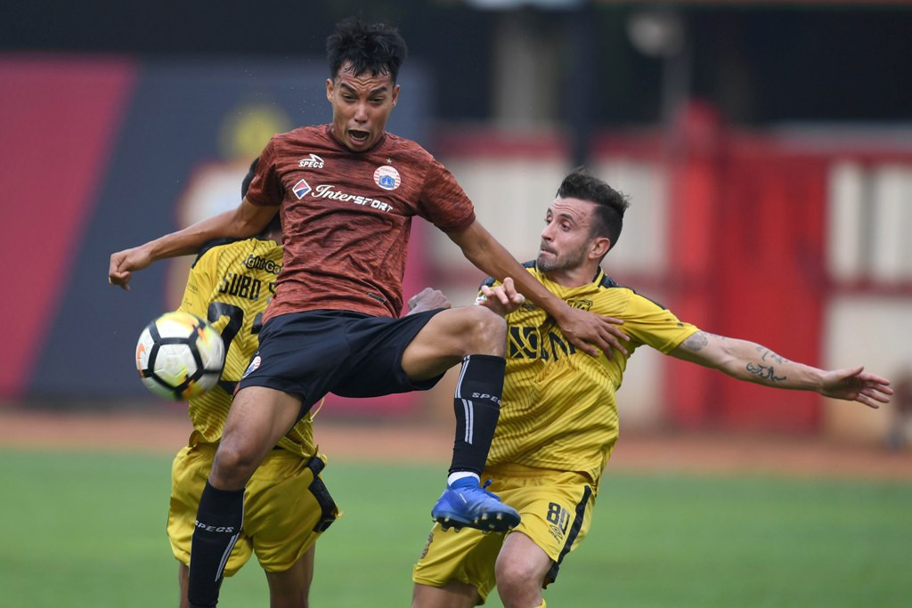 Laga Persija Jakarta saat menggelar uji coba kontra Bhayangkara FC (ANTARA FOTO/M Risyal Hidayat)