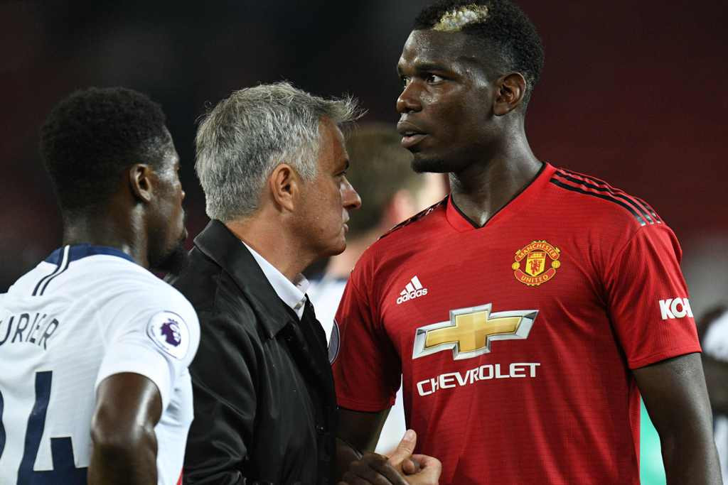 Jose Mourinho dan Paul Pogba (AFP/OLI SCARFF)