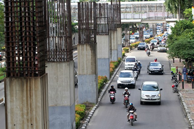 Anies Harus Cerdas Sikapi Tiang Monorail Mangkrak