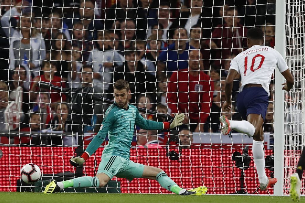 David De Gea (kiri) (Foto: Adrian DENNIS / AFP)