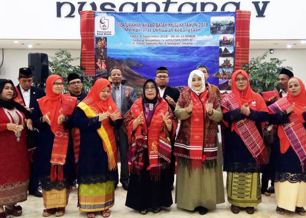 Wakil Ketua DPD RI Darmayanti Lubis dan Wakil Ketua Komite I DPD RI Fahira Idris menghadiri acara Silaturahmi Akbar Batak Muslim Tahun 2018 (Foto:Dok.DPD)