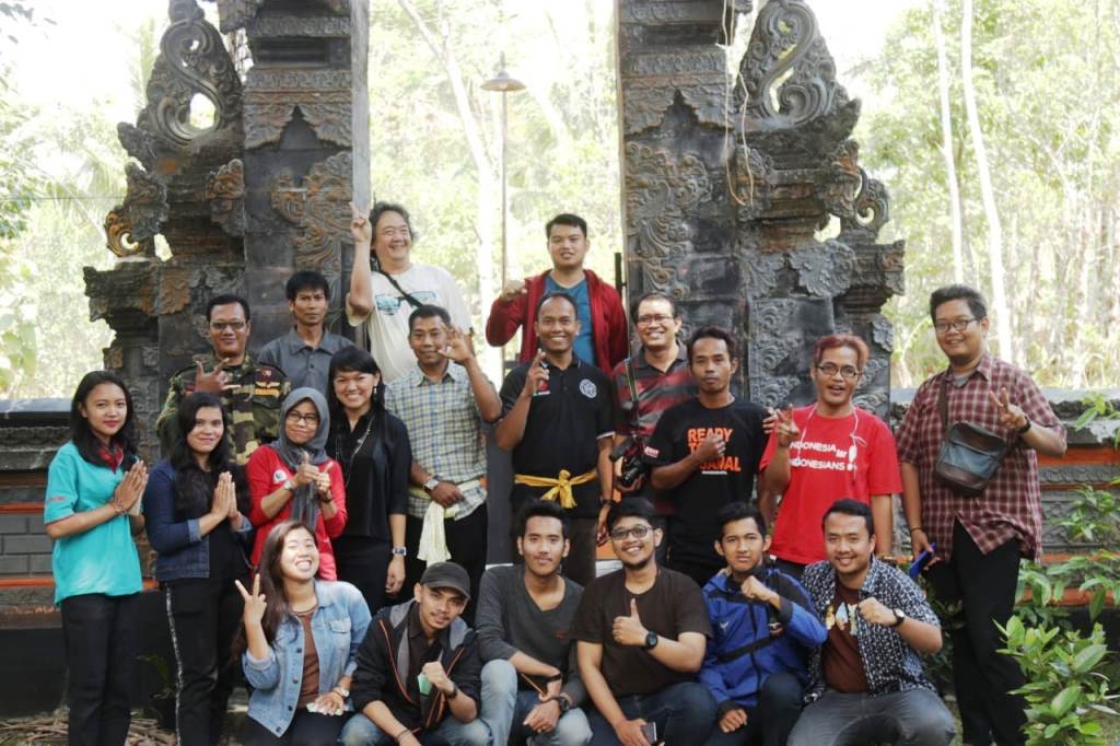 Pemuda lintas iman membangun dialog keberagaman Indonesia Bersatu melalui kunjungan ke berbagai tempat ibadah di Purwokerto, Jawa Tengah, pada Minggu, 9 September 2018 (Foto:Dok.Kemenko PMK)