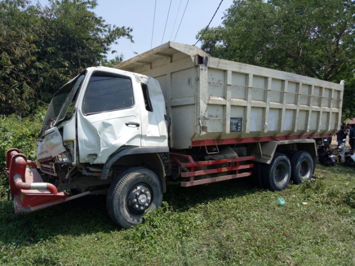 Identitas Korban Truk Timpa Angkot