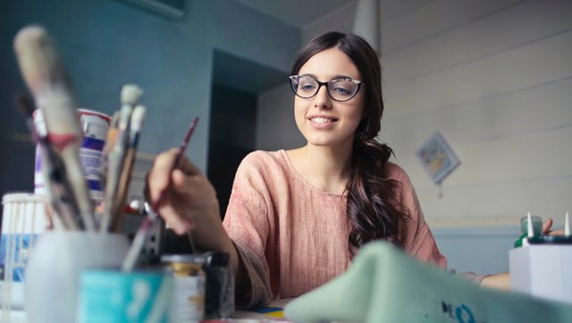 Menurut ahli perilaku dan pelatih hubungan percintaan, Clarissa Silva, menuliskan perasaan Anda dapat sangat membantu Anda mengatasi kesulitan emosional. (Foto: Bruce Mars/Unsplash.com)