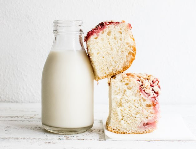 Tak sedikit orang yang menghindari susu karena mengalami masalah pada perut setelah mengonsumsinya. Padahal, hal tersebut bisa diatasi. (Foto: Monika Grabkowska/Unsplash.com)