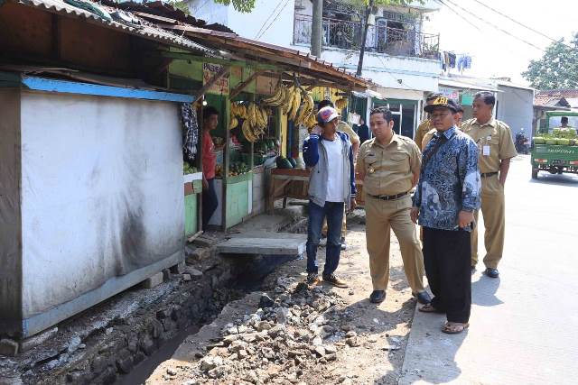 Wali Kota Tangerang Geram Lihat Galian Kabel Berserakan