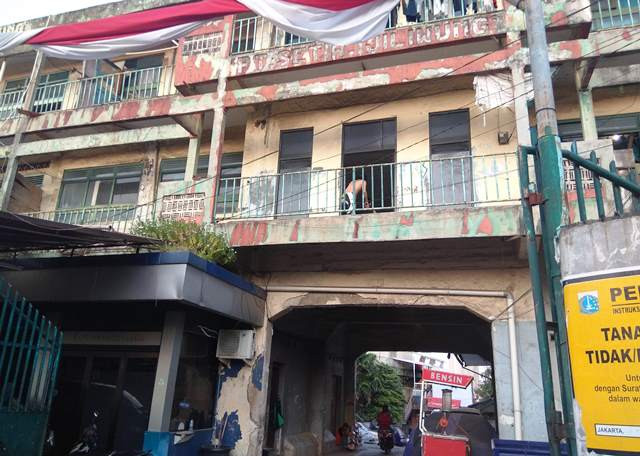 Di atas lahan yang saat ini ditempati gedung PT Setia Tjiliwung ini akan dibangun kampung susun dan hunian sementara bagi warga yang digusur. MI/Haufan Hasyim Salengke