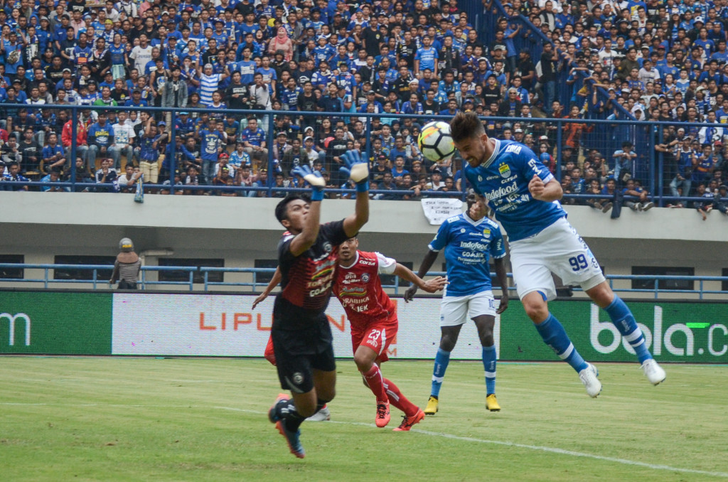 Kalahkan Arema, Persib Kembali Puncaki Klasemen Liga 1