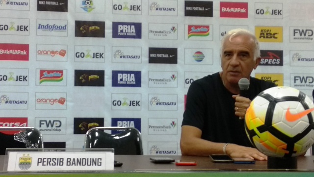 Benamkan Arema, Carlos Sebut Ini Laga Terbaik Persib