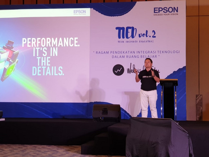Cara Epson dan Websis Bawa Teknologi ke Ruang Kelas