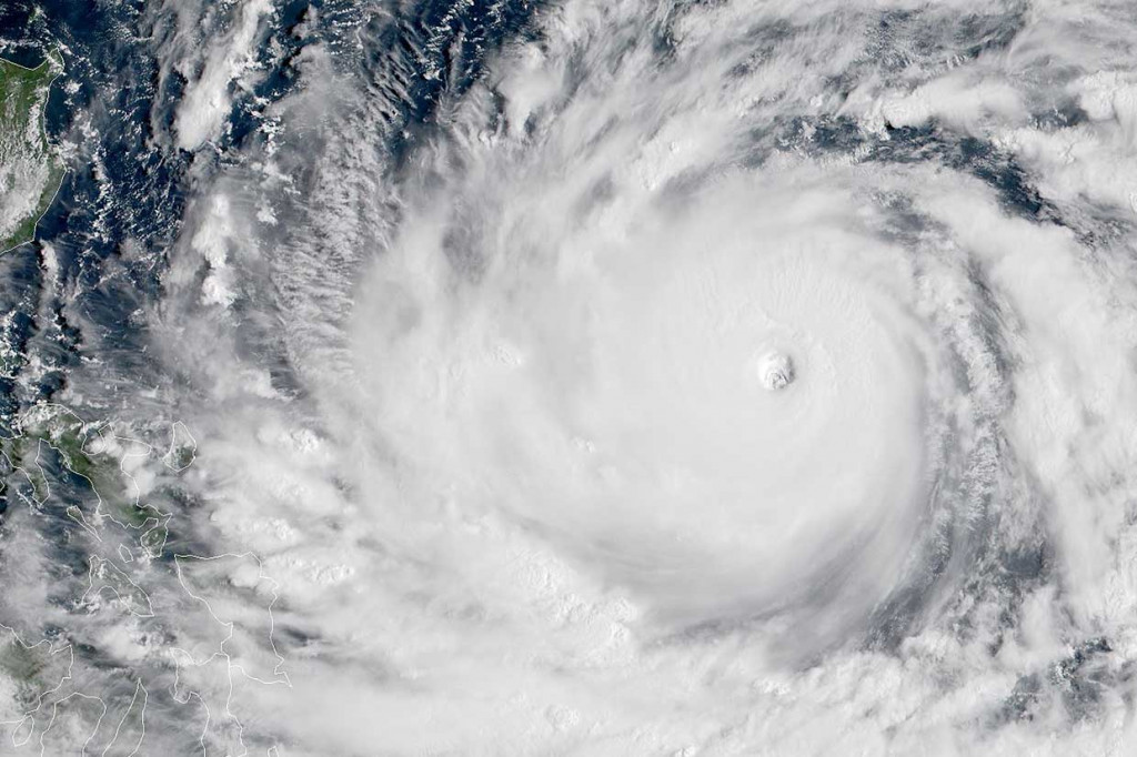 Warga Filipina Bersiap Hadapi Badai Mangkhut