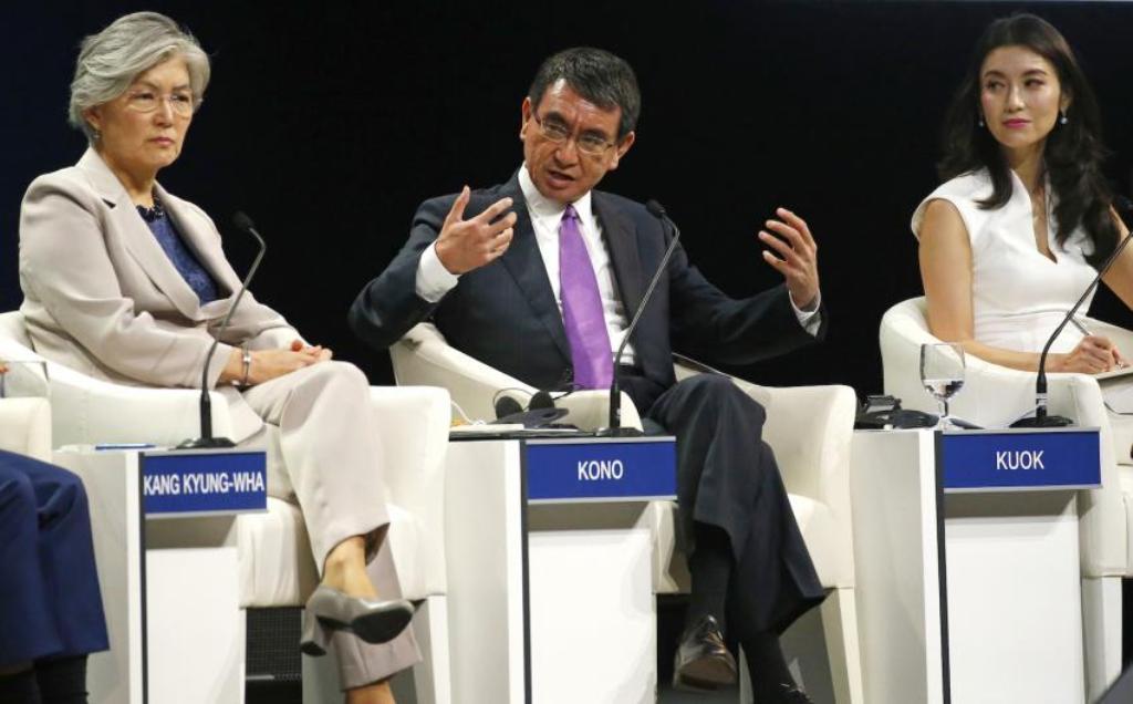 Menteri Luar Negeri Jepang Taro Kono di World Economic Forum, Hanoi. (Foto: Japan Times).