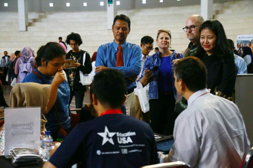 Pameran pendidikan yang digelar Education USA Indonesia di Hall Dome Universitas Muhammadiyah Malang (UMM), Medcom.id/Daviq Umar Al Faruq.