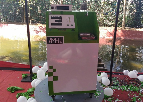 Pindad Luncurkan Mesin Pengemas Otomatis  Minyak Goreng