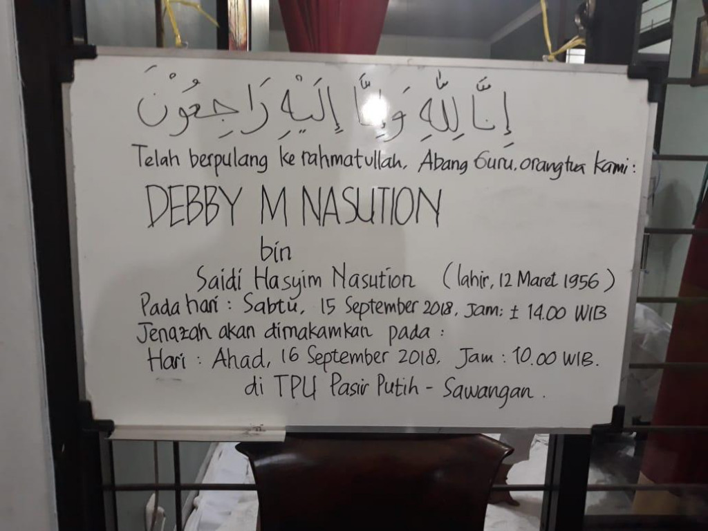  Papan pengumuman Debby Nasution Meninggal Dunia. (Foto: Dok. Pribadi Kadri Mohamad)