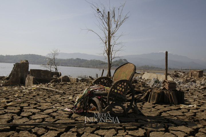 Waduk Jatigede Mengering, Desa yang Hilang Muncul Kembali